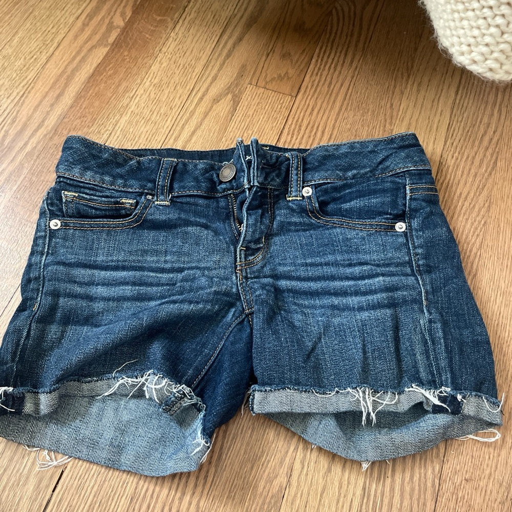 cute and comfy navy blue denim shorts in good condition size: L